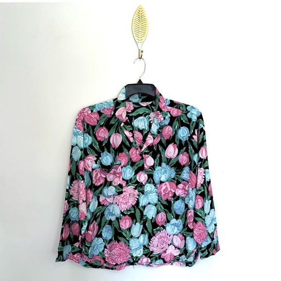 🩷Floral Blouse Bundle - Picture 2 of 4